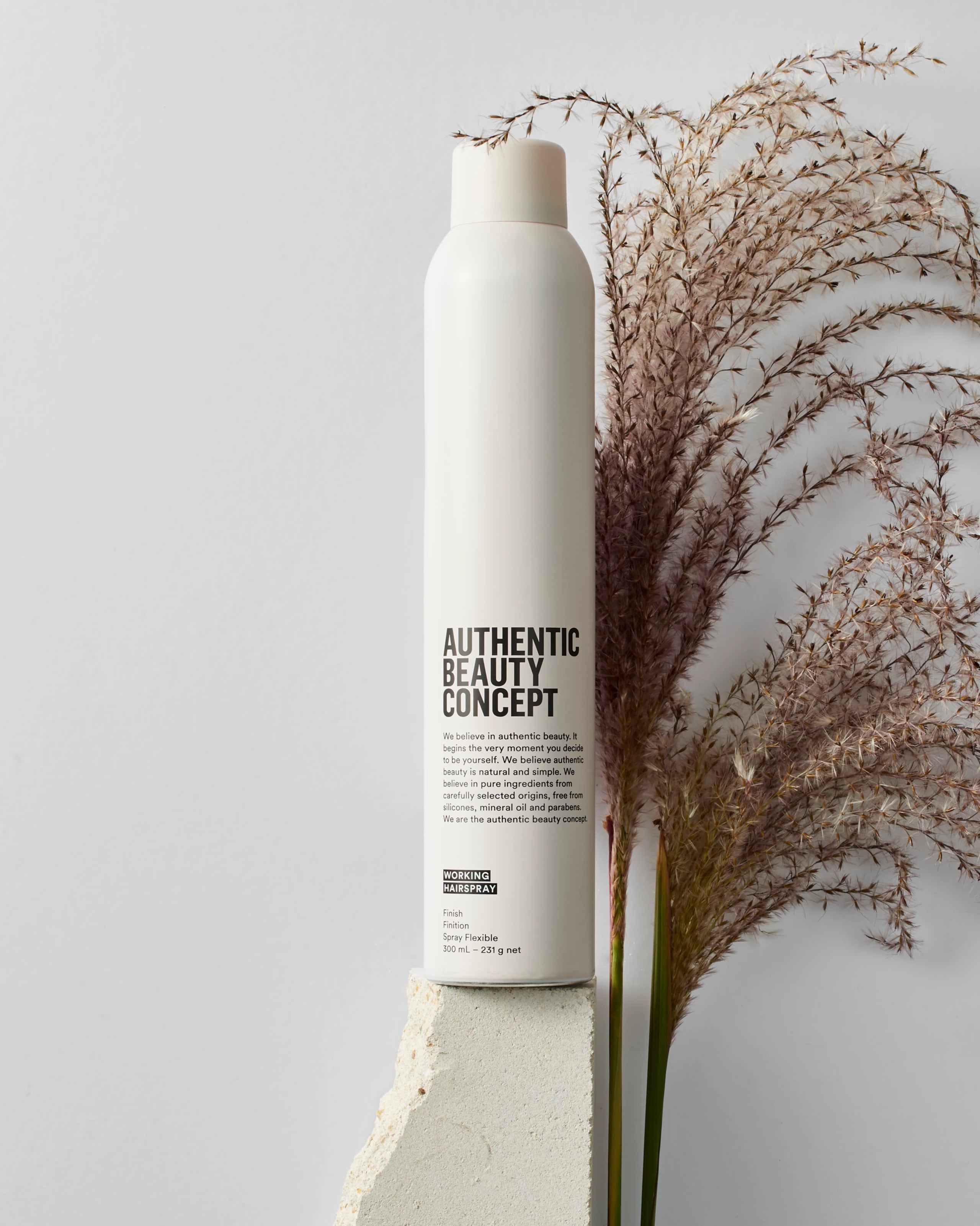 Authentic Beauty Concept Working Hairspray - Szybkoschnący Lakier do Włosów 300 ml - Amabase